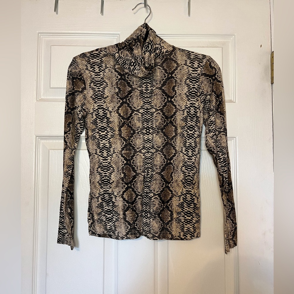 Cliche Women’s Snakeskin Printed Turtleneck